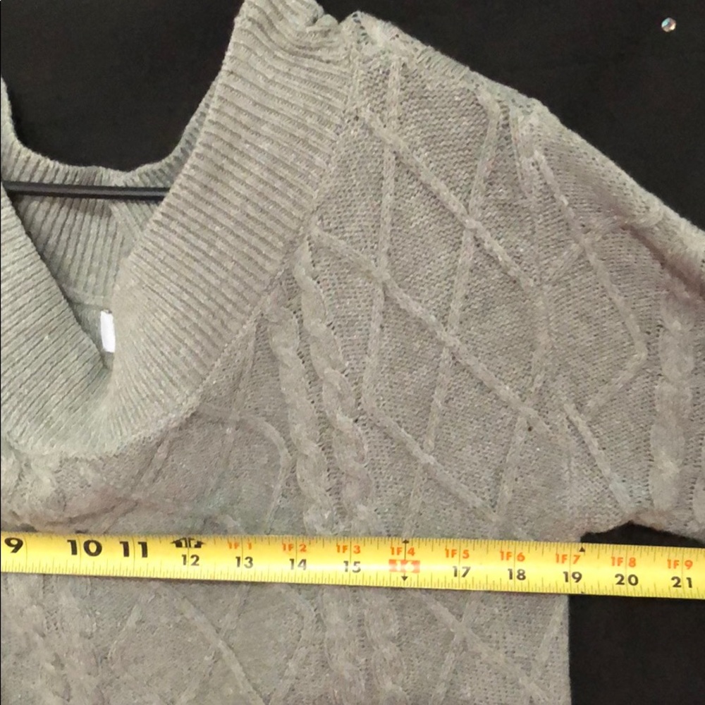 sweater - Picture 3 of 3